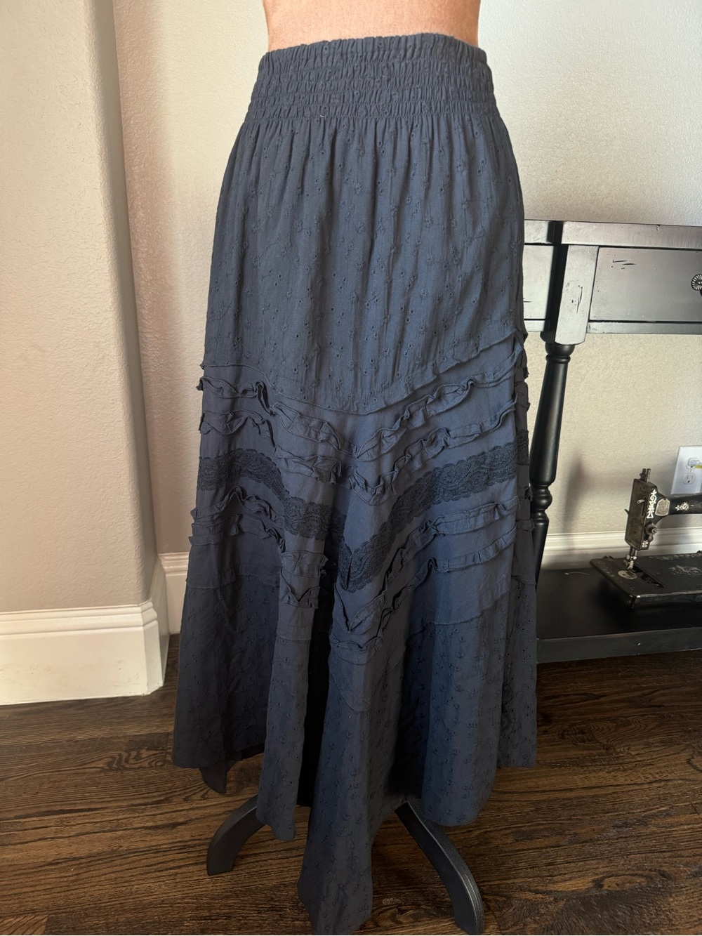 NWT Luna Luz Black Eyelet Lace Ruffle Midi Skirt L XL Boho Bohemian Lagenlook